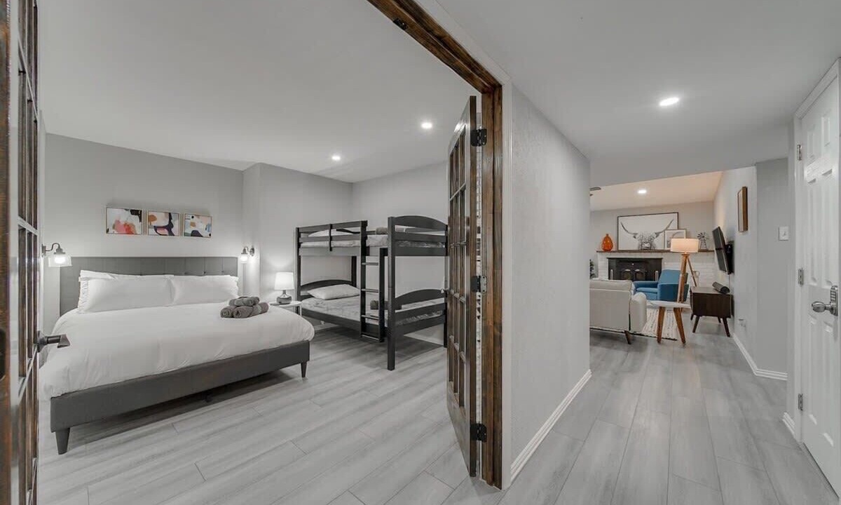 Photo of Bedroom in Garland