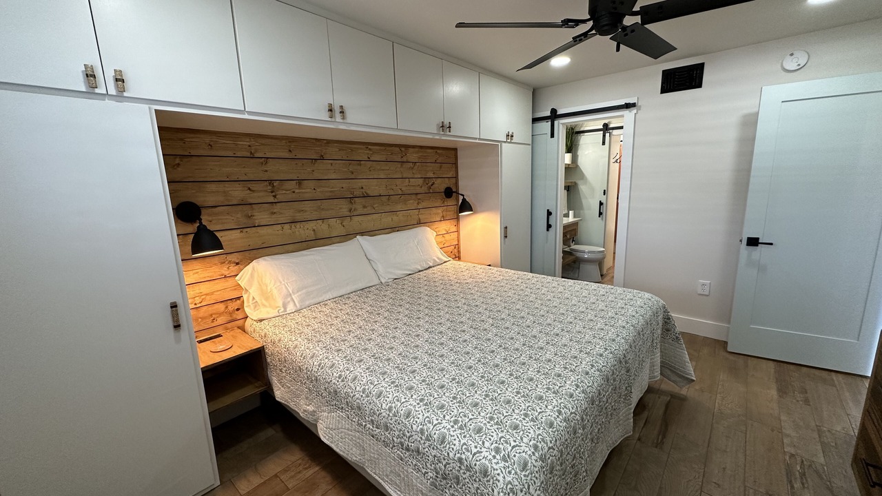 Photo of Bedroom in Crystal Beach