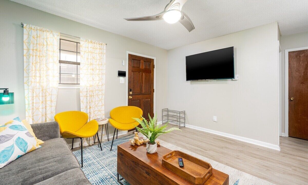 Photo of Livingroom in Pineville