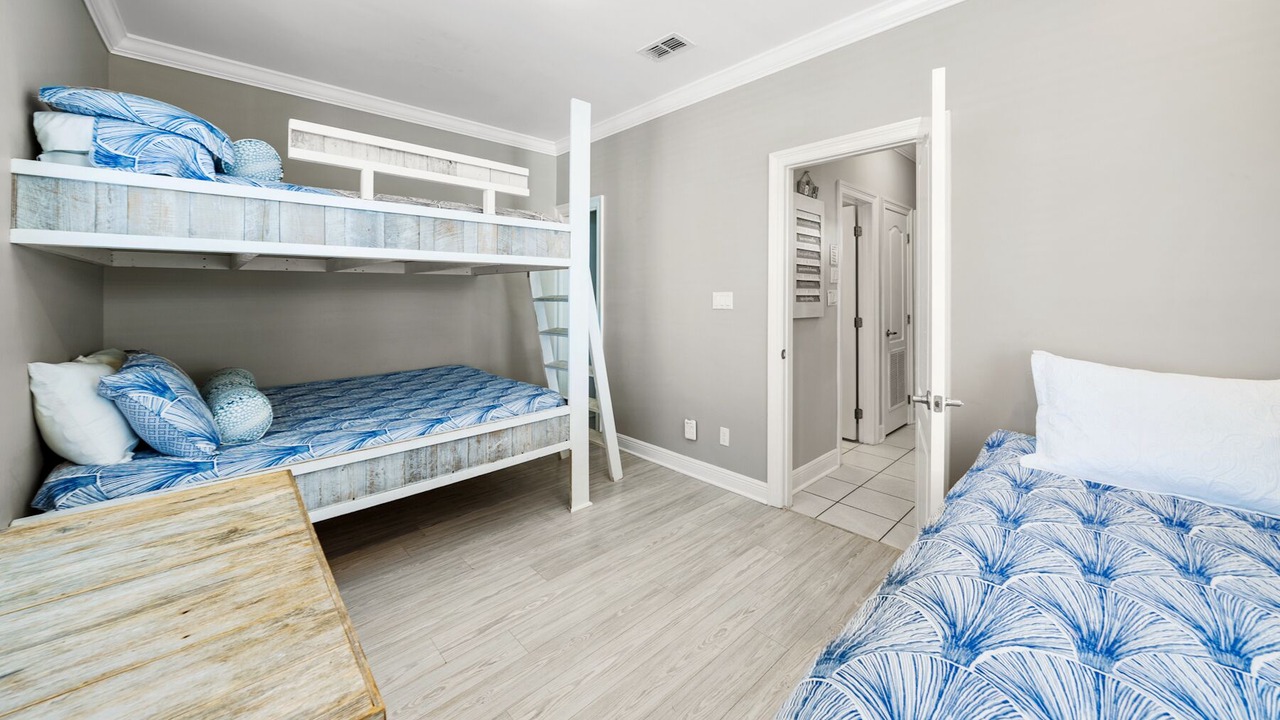 Photo of Bedroom in Bahama Beach