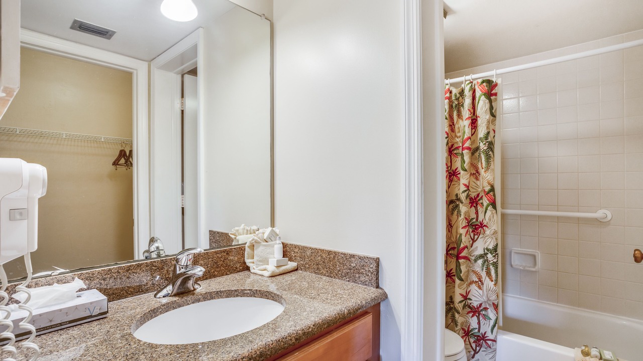 Photo of Bathroom in Park Shore