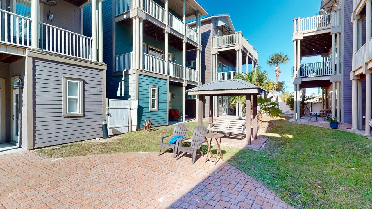 Photo of Patio Balcony in Crescent Beach