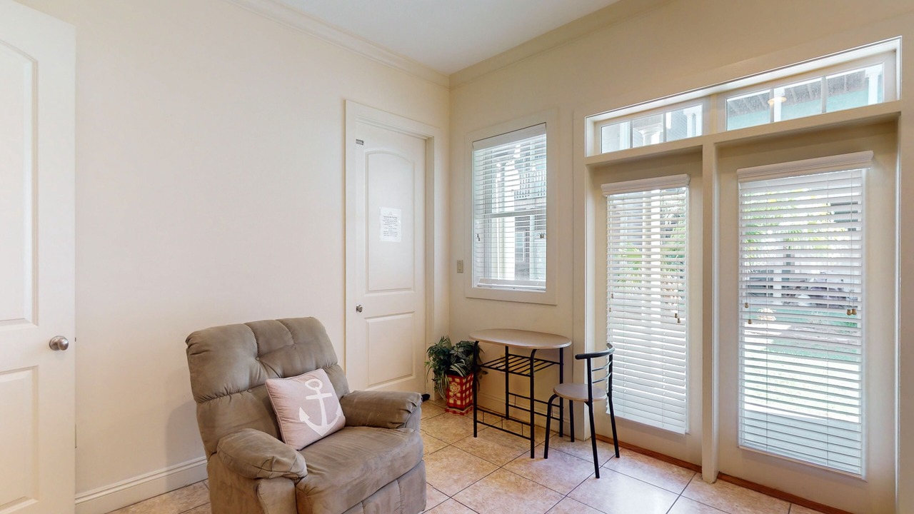Photo of Livingroom in Crescent Beach