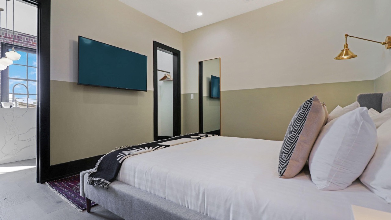 Photo of Bedroom in Arts/Warehouse District