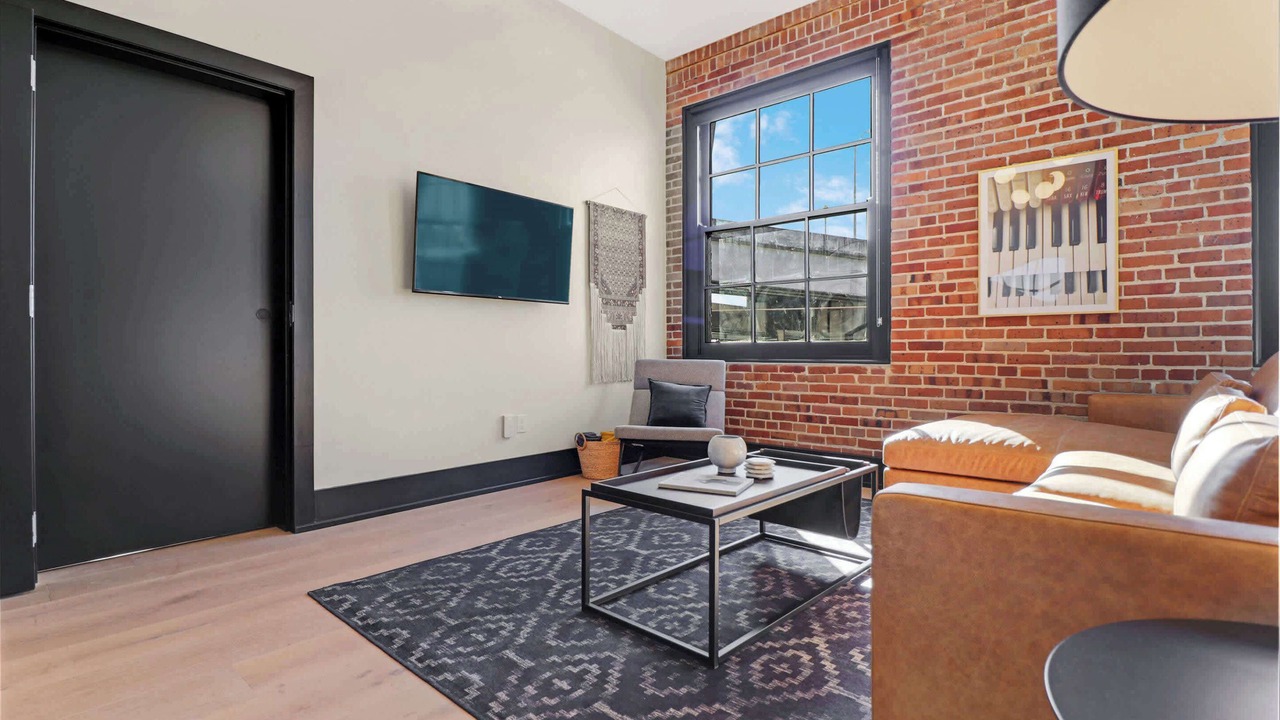 Photo of Livingroom in Arts/Warehouse District