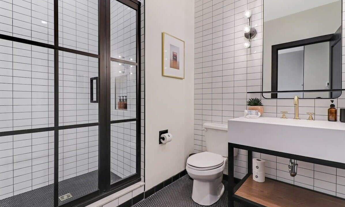 Photo of Bathroom in Arts/Warehouse District