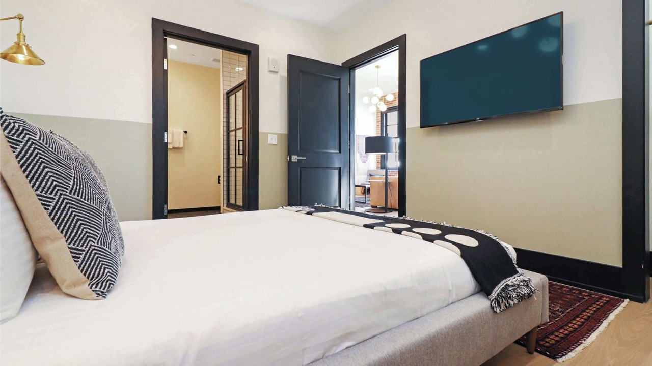 Photo of Bedroom in Arts/Warehouse District