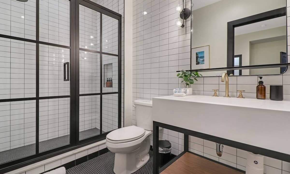 Photo of Bathroom in Arts/Warehouse District