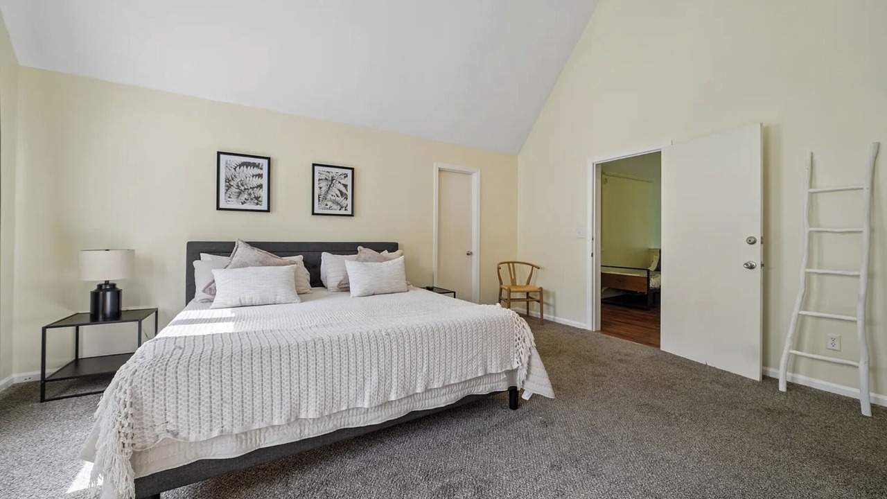 Photo of Bedroom in Northport