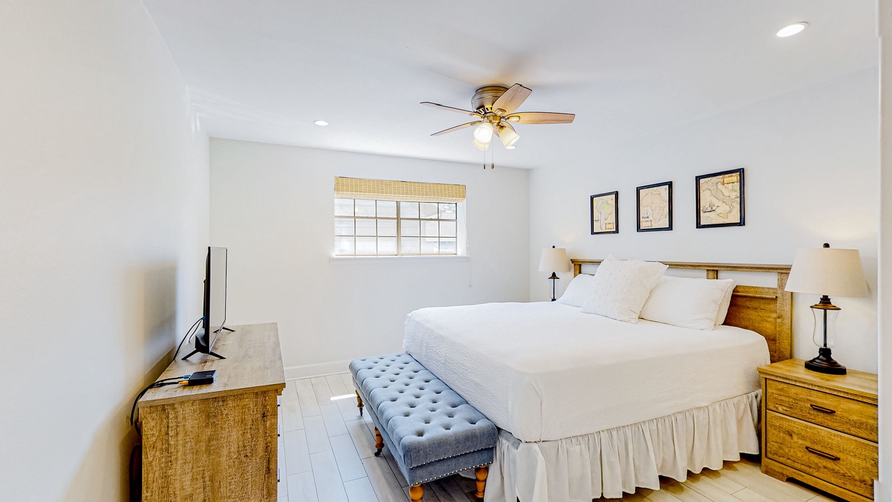 Photo of Bedroom in Miramar Beach
