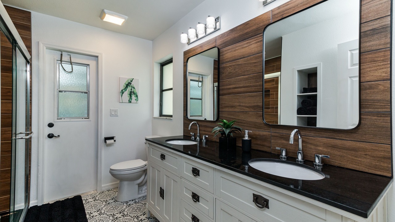 Photo of Bathroom in Gulf Cove