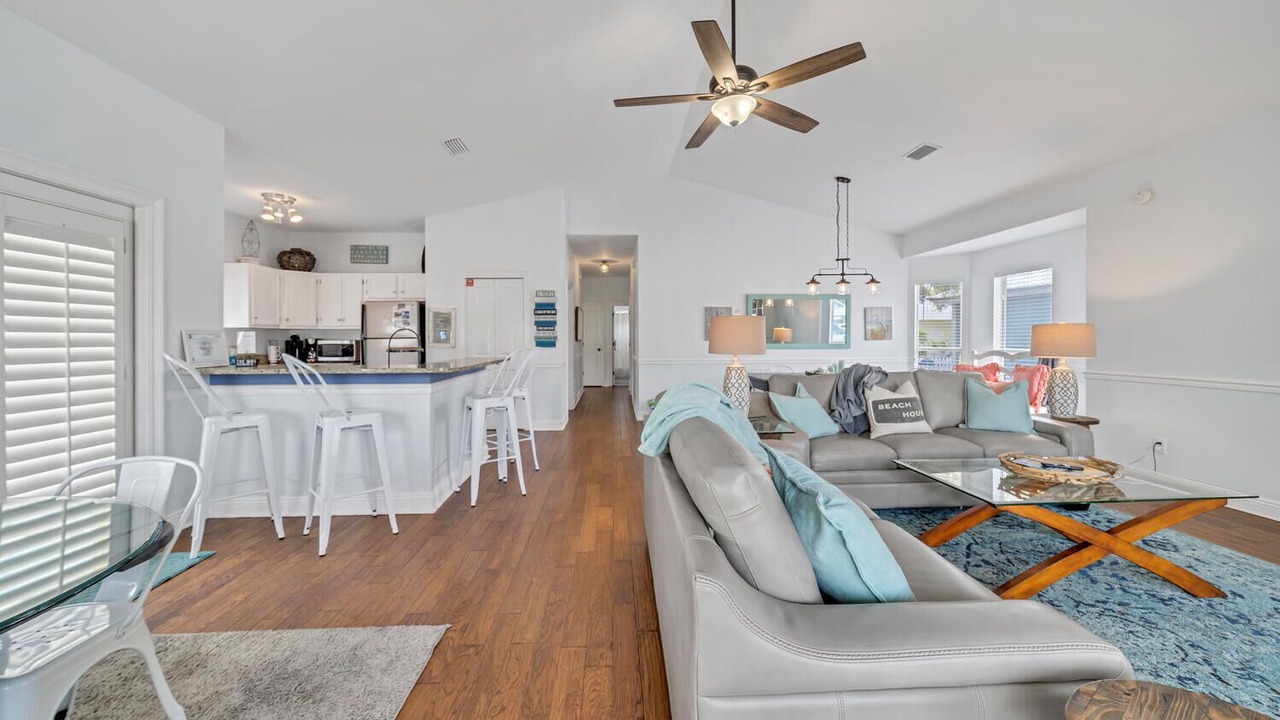 Photo of Livingroom in Clipper Cove