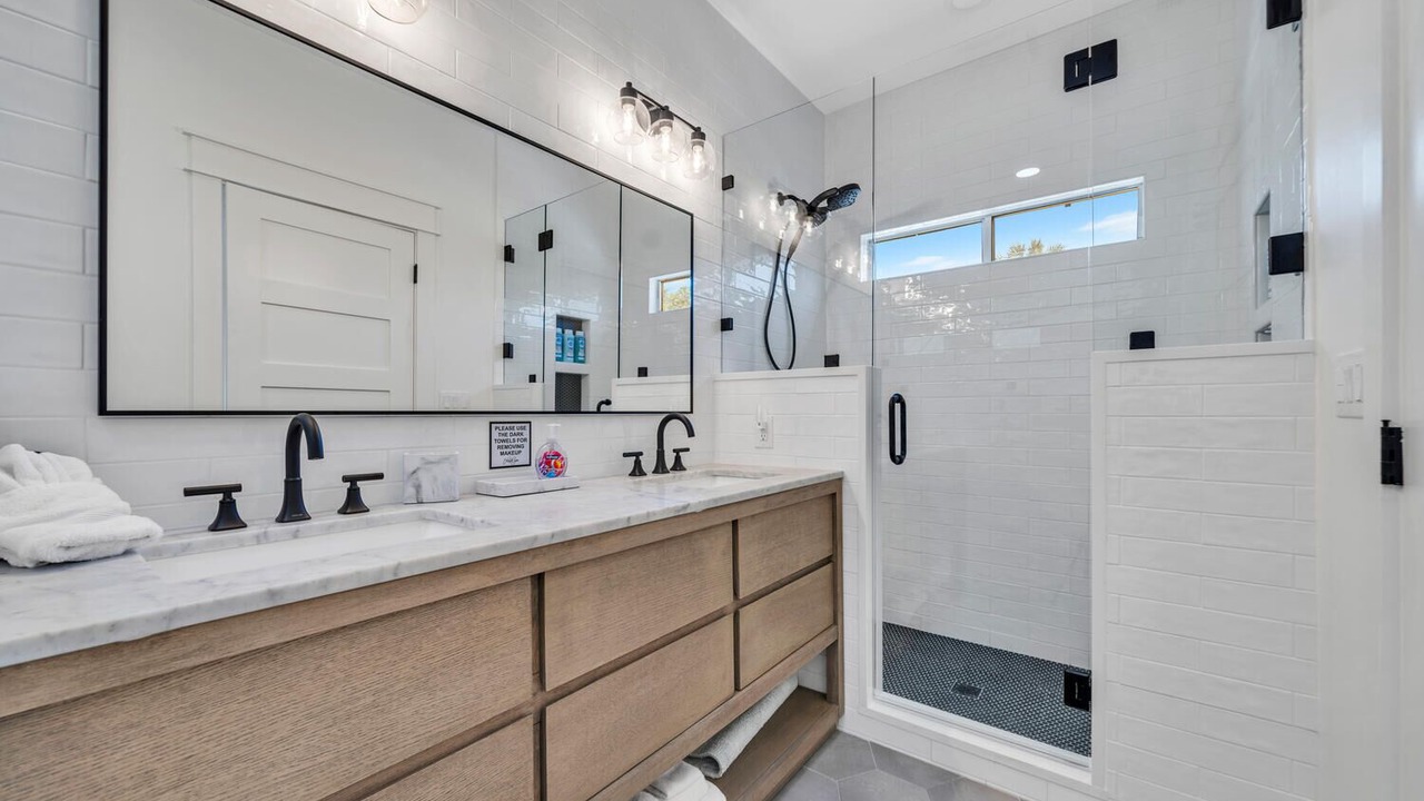 Photo of Bathroom in Clipper Cove