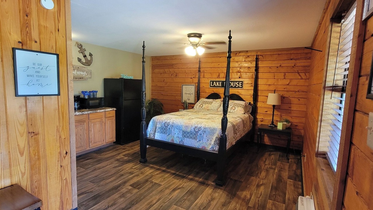 Photo of Bedroom in Uncertain