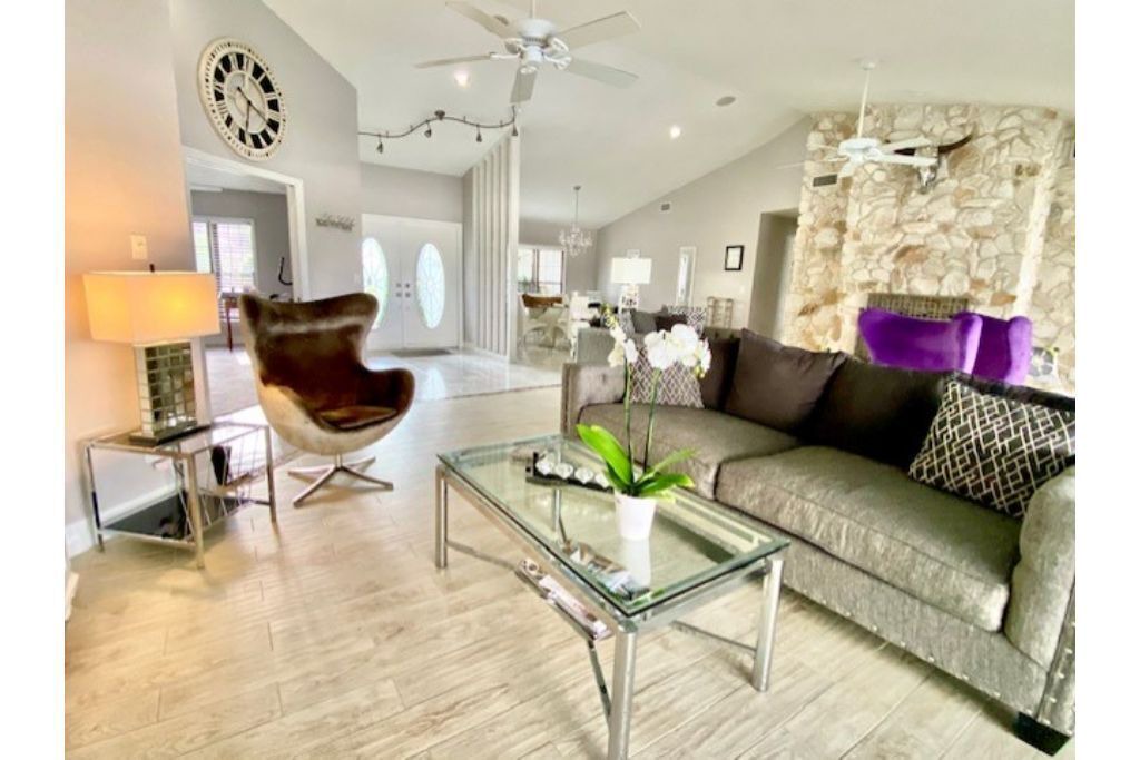 Photo of Livingroom in Kings Lake