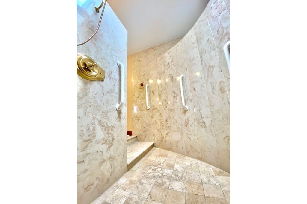 Photo of Bathroom in Kings Lake