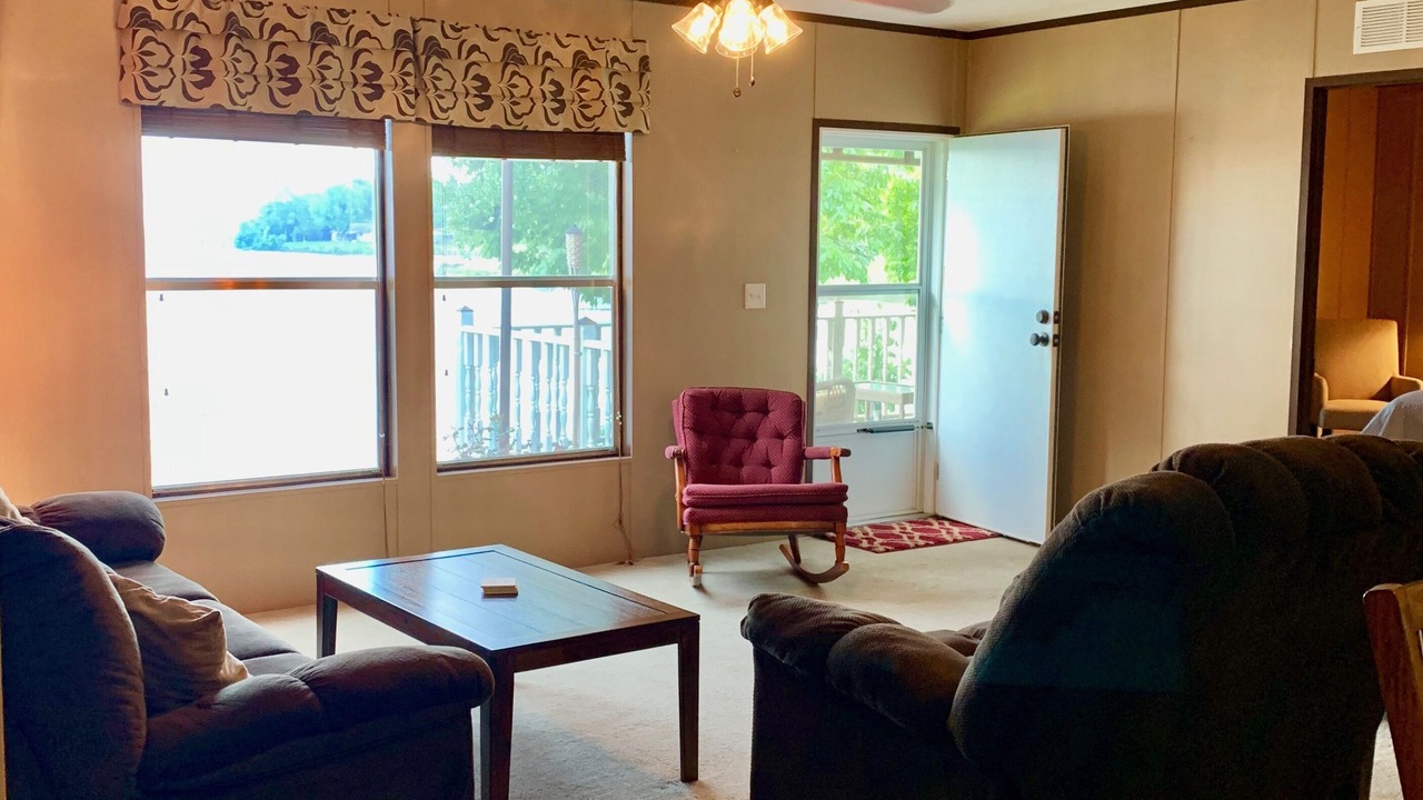 Photo of Livingroom in Huxley