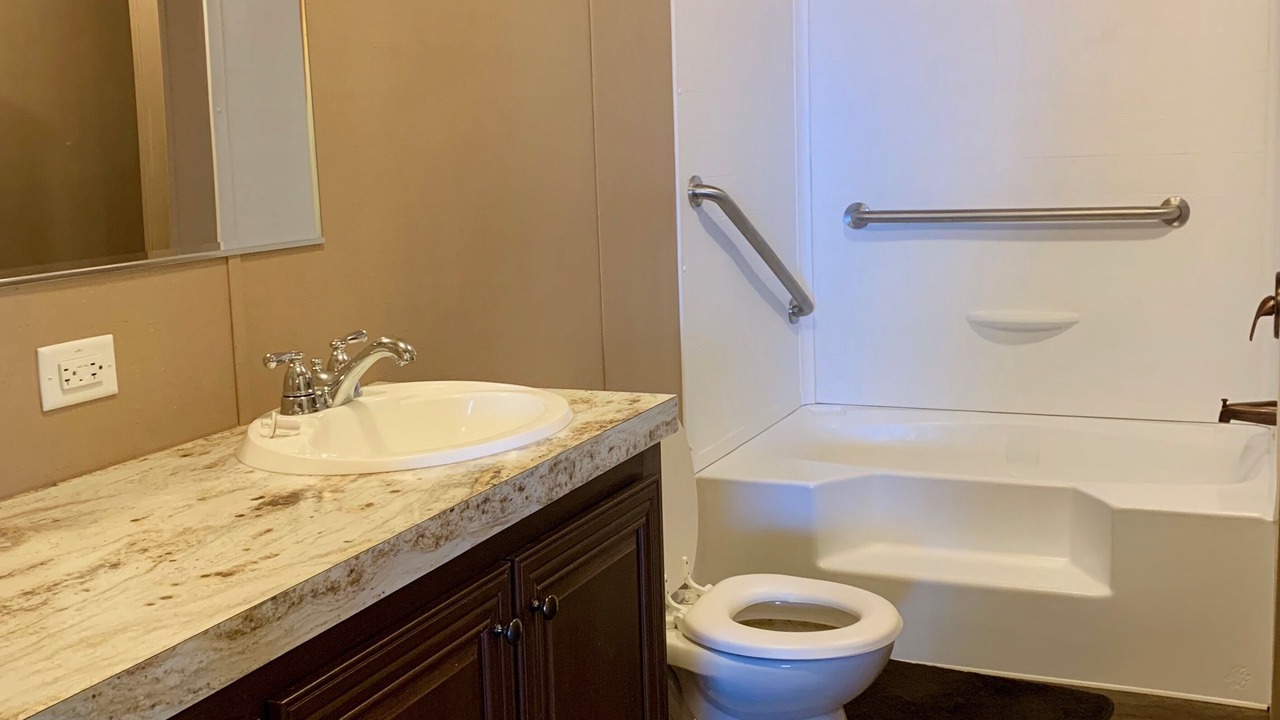 Photo of Bathroom in Huxley