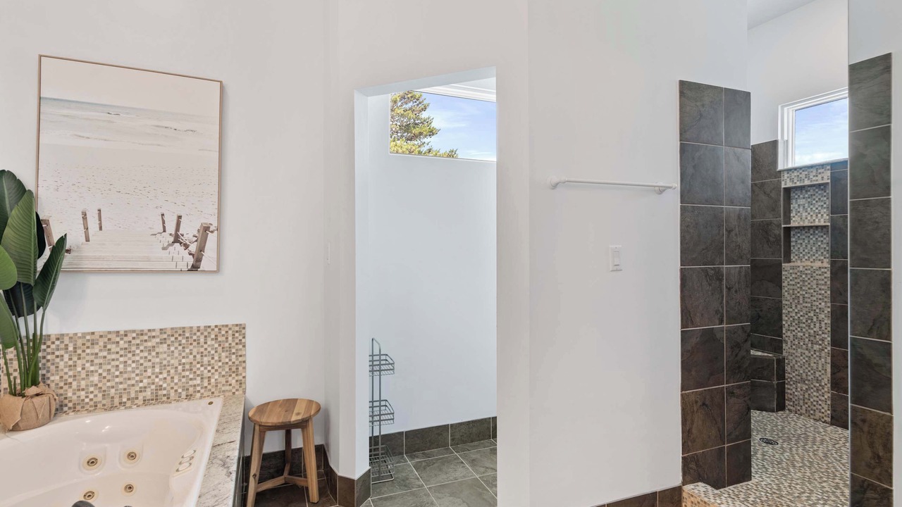 Photo of Bathroom in Gulfview Heights