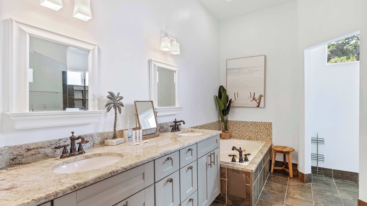 Photo of Bathroom in Gulfview Heights