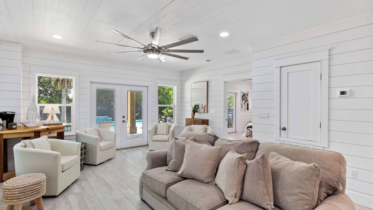 Photo of Livingroom in Gulfview Heights