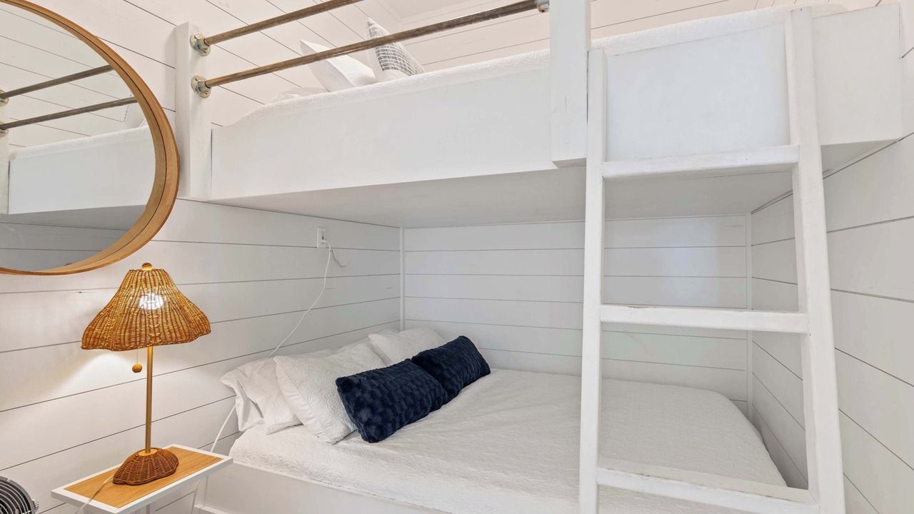 Photo of Bedroom in Gulfview Heights