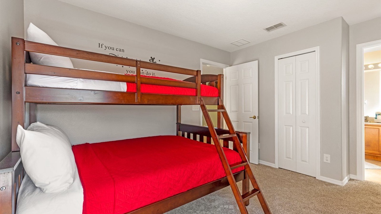 Photo of Bedroom in Watersong