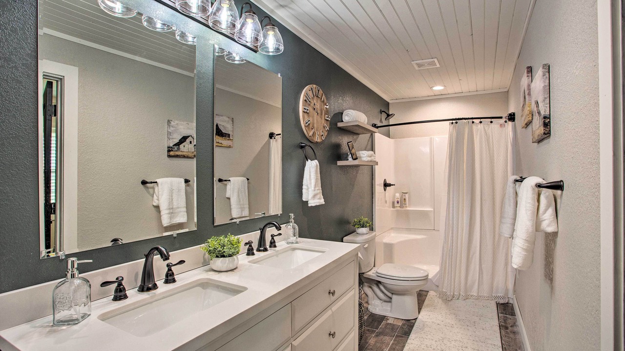 Photo of Bathroom in Calera