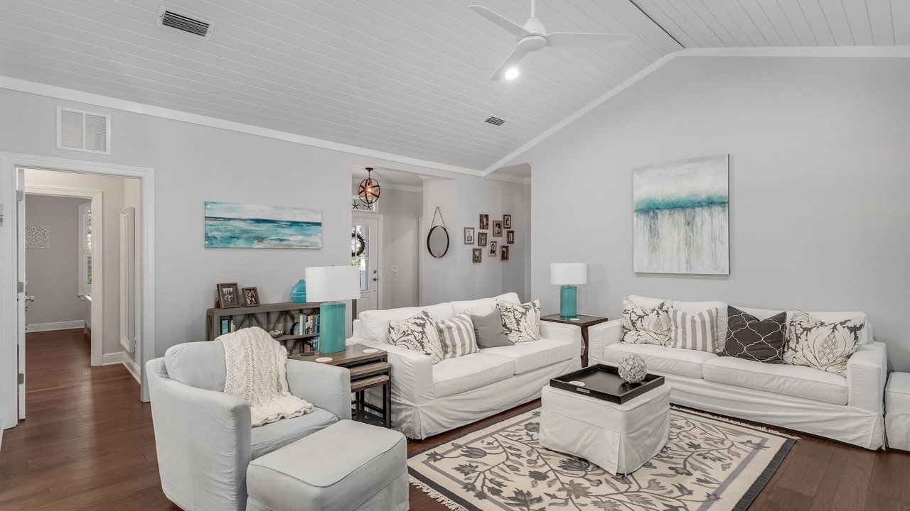 Photo of Livingroom in Sugarwood Beach