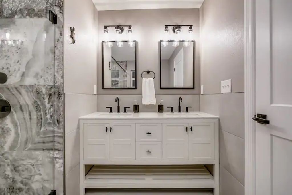 Photo of Bathroom in Forest Isles