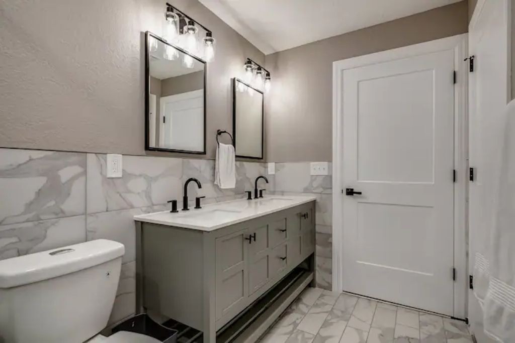 Photo of Bathroom in Forest Isles