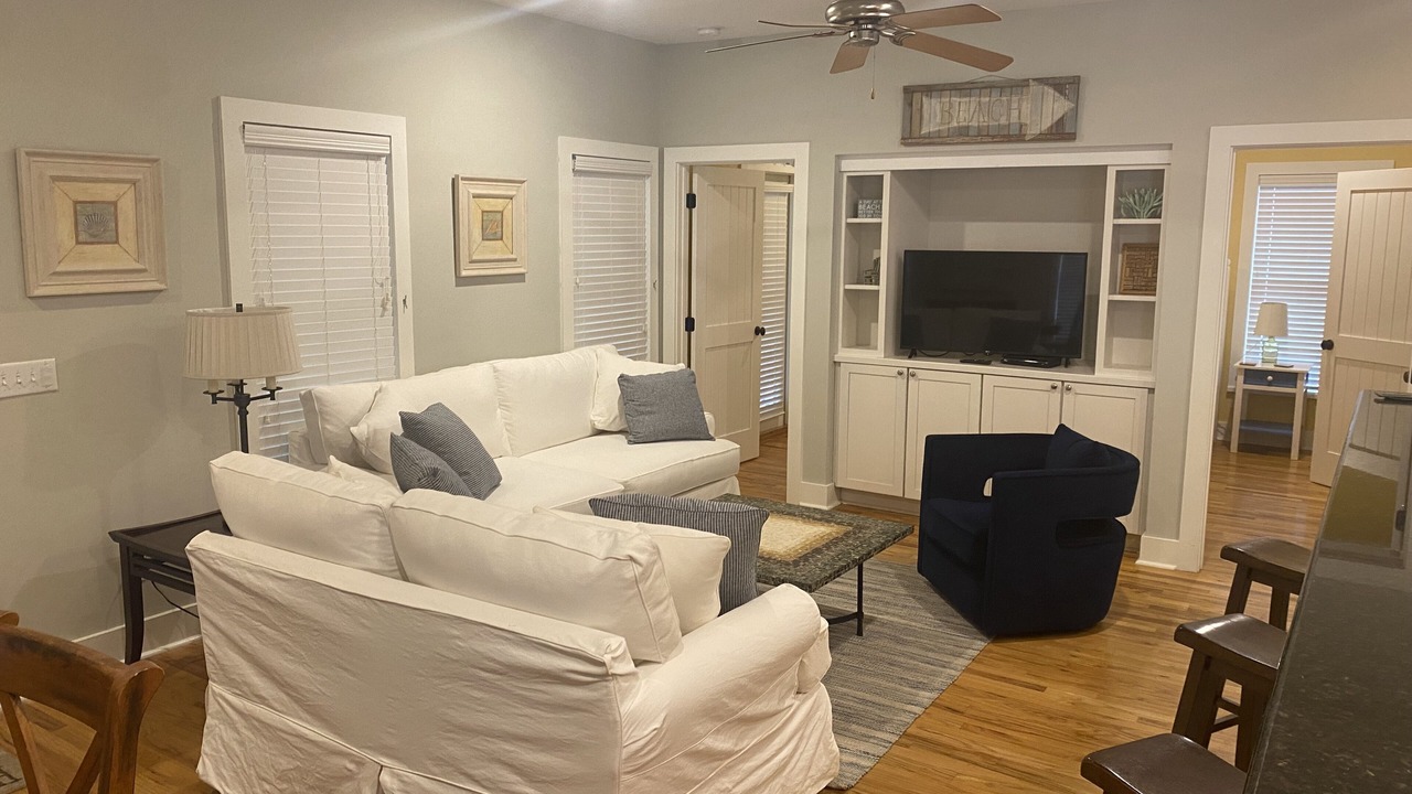 Photo of Livingroom in White's Gulfview