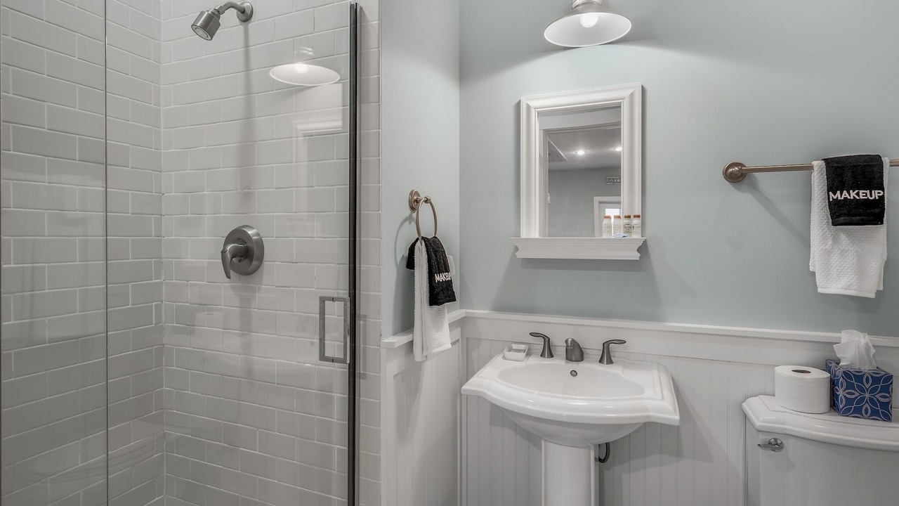 Photo of Bathroom in White's Gulfview