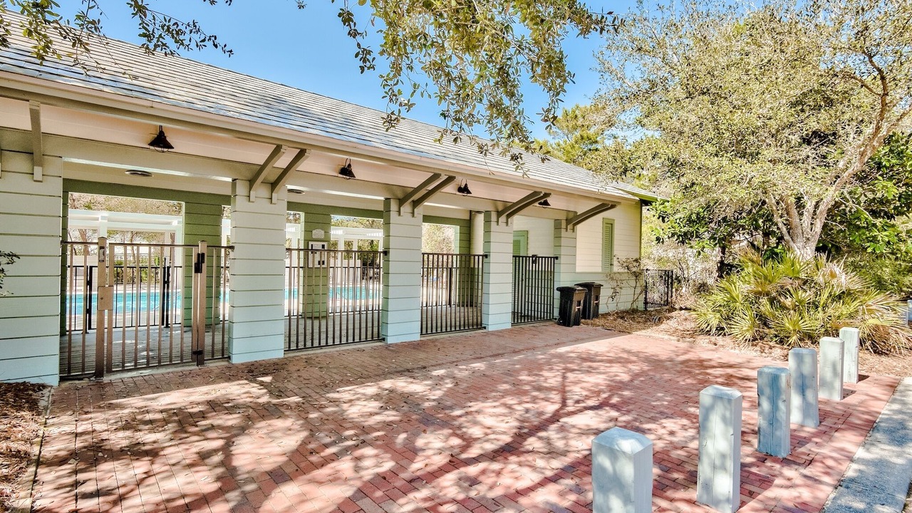 Photo of Outdoor in White's Gulfview