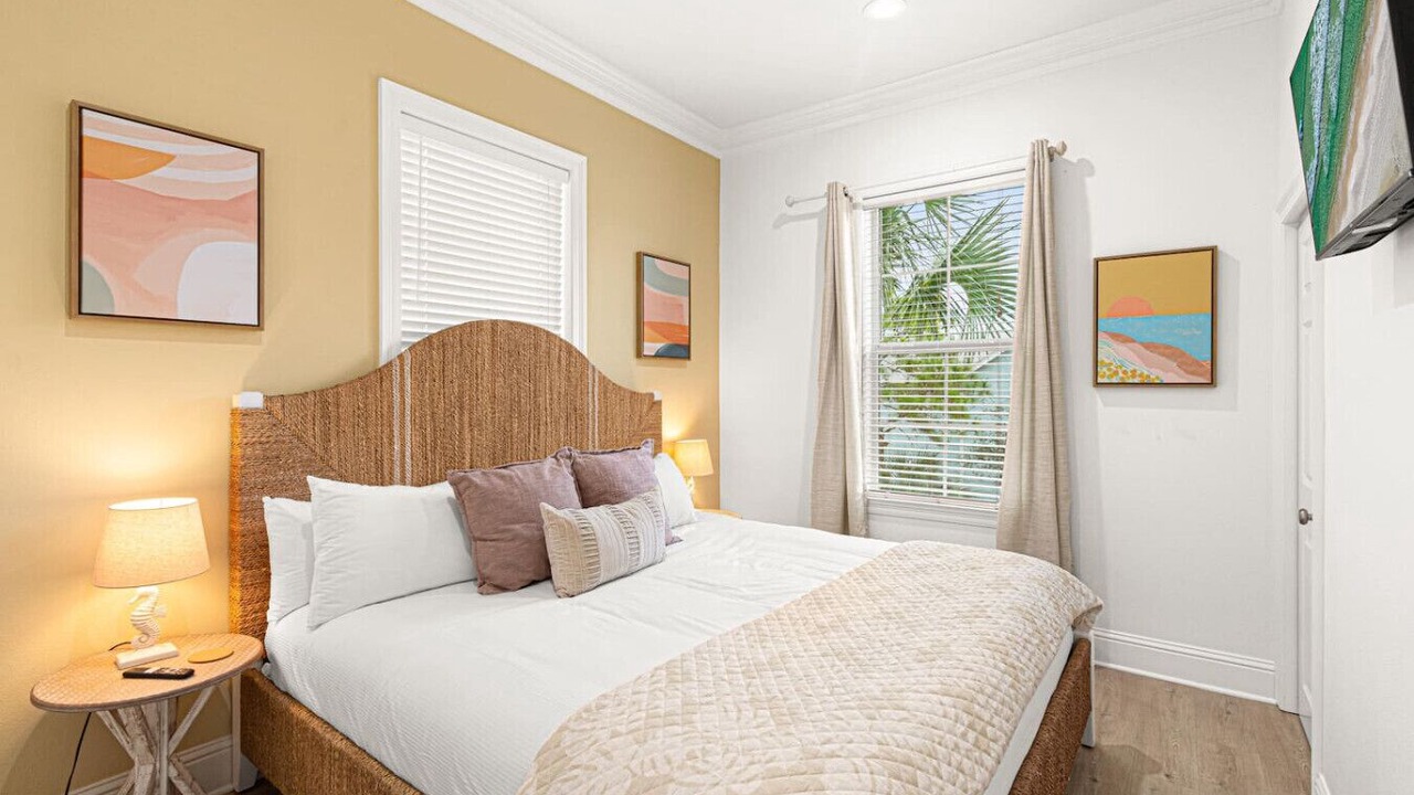 Photo of Bedroom in Crystal Beach