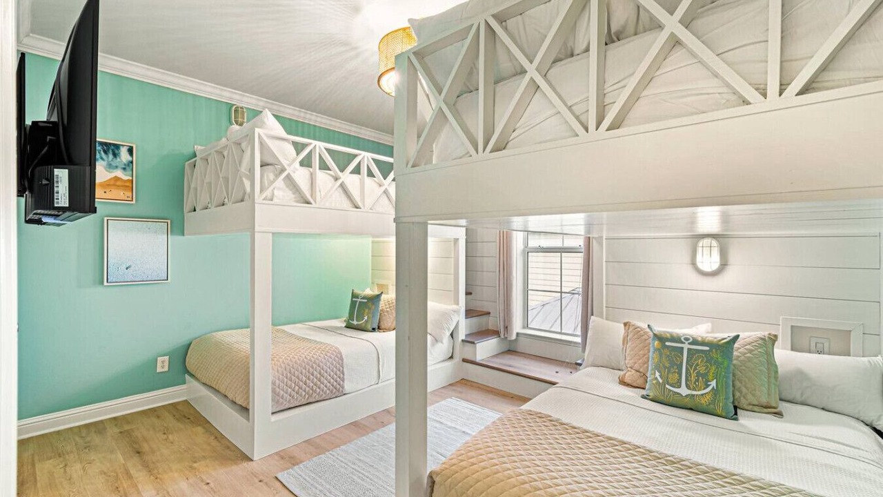 Photo of Bedroom in Crystal Beach