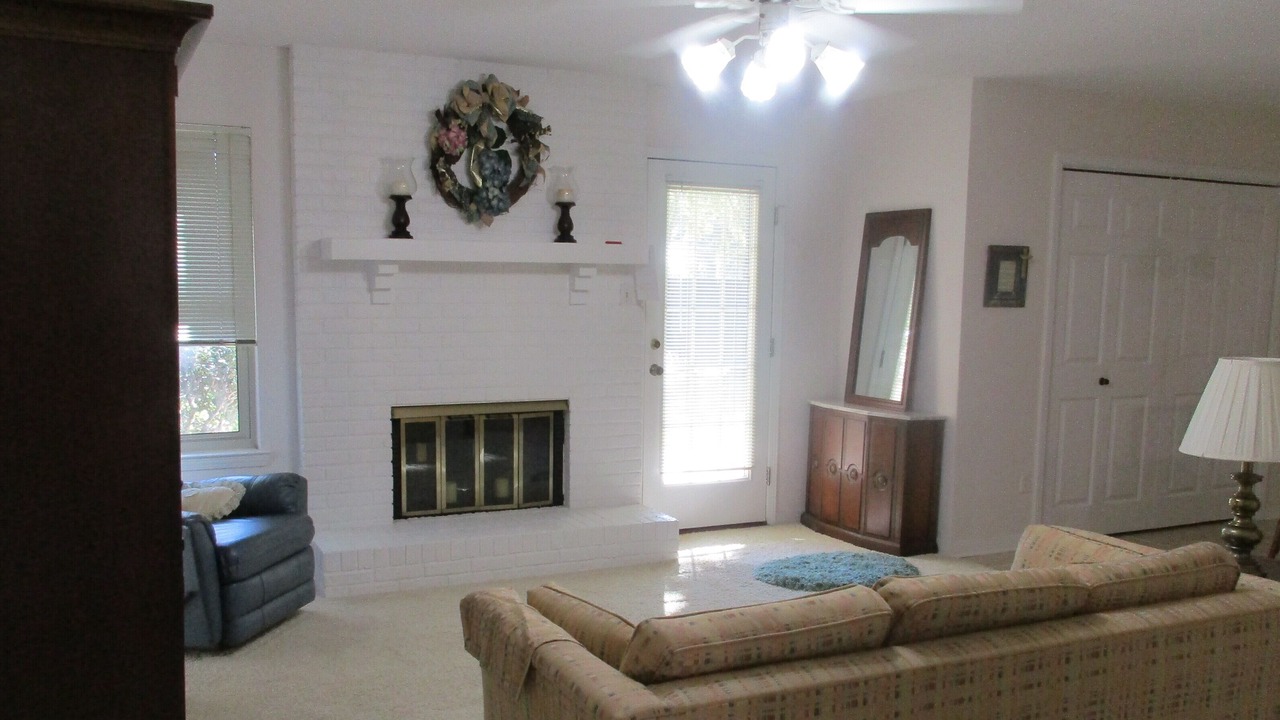 Photo of Livingroom in Northeast Pensacola