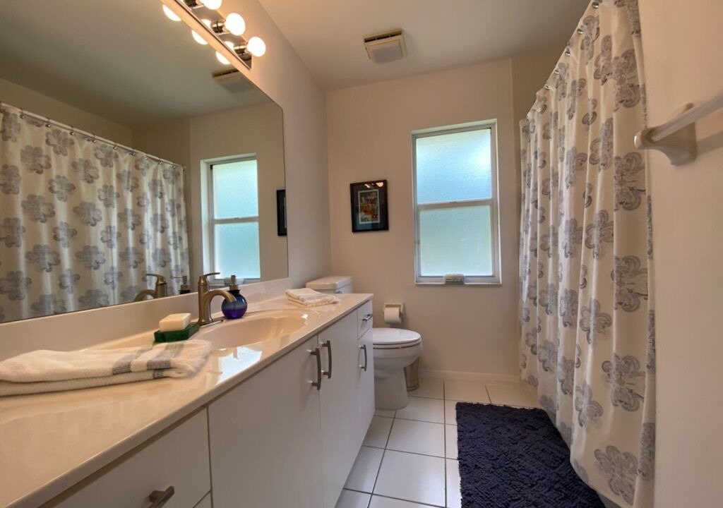 Photo of Bathroom in Crown Pointe