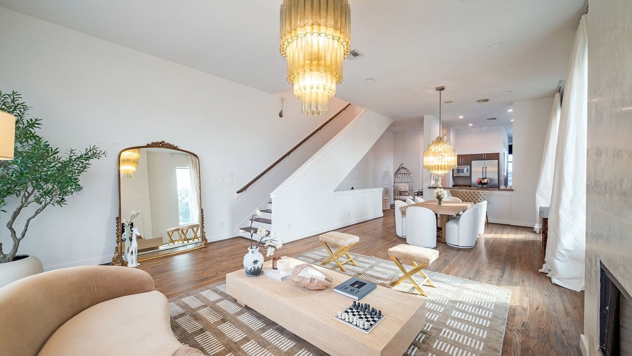Photo of Livingroom in South Central Houston