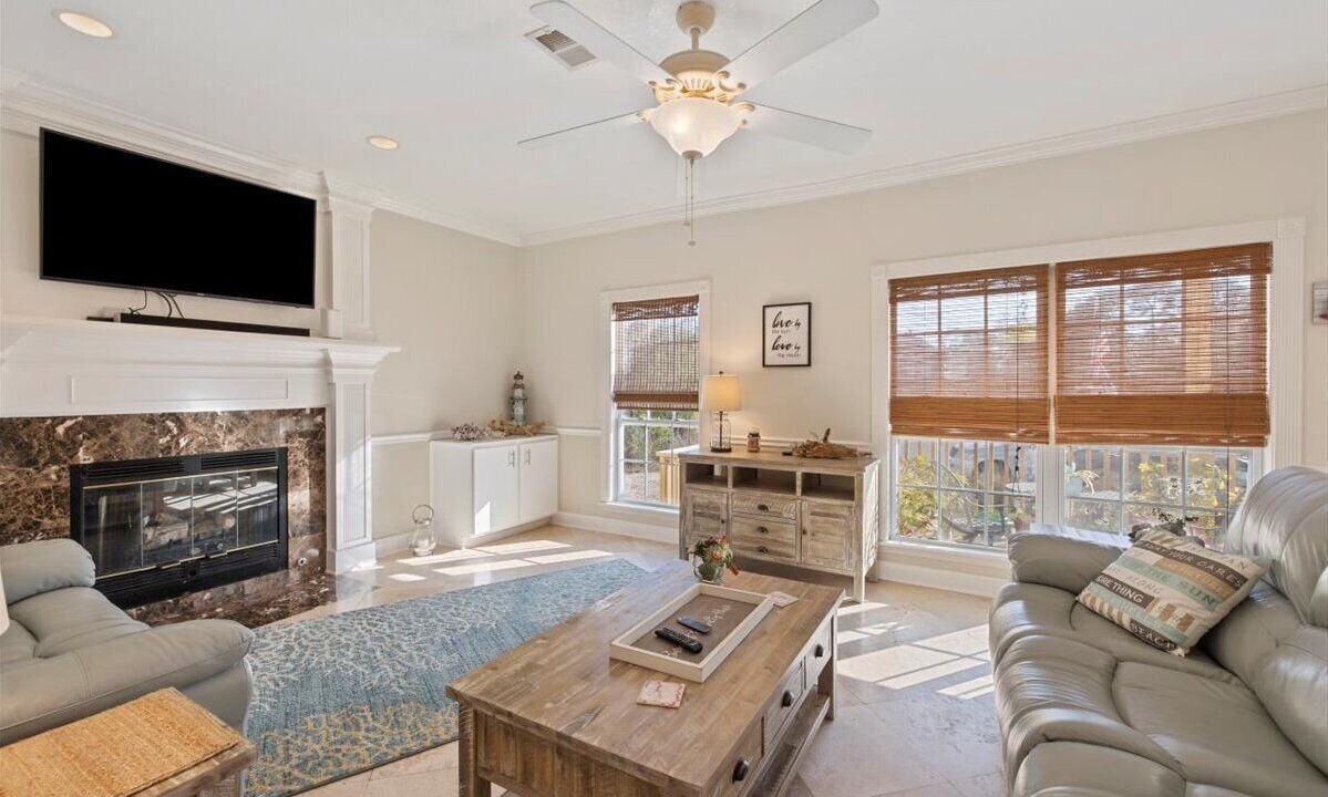 Photo of Livingroom in Mary Esther