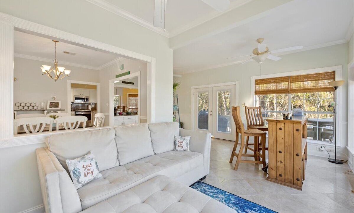 Photo of Livingroom in Mary Esther