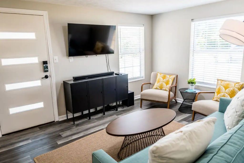Photo of Livingroom in Pretty Bayou