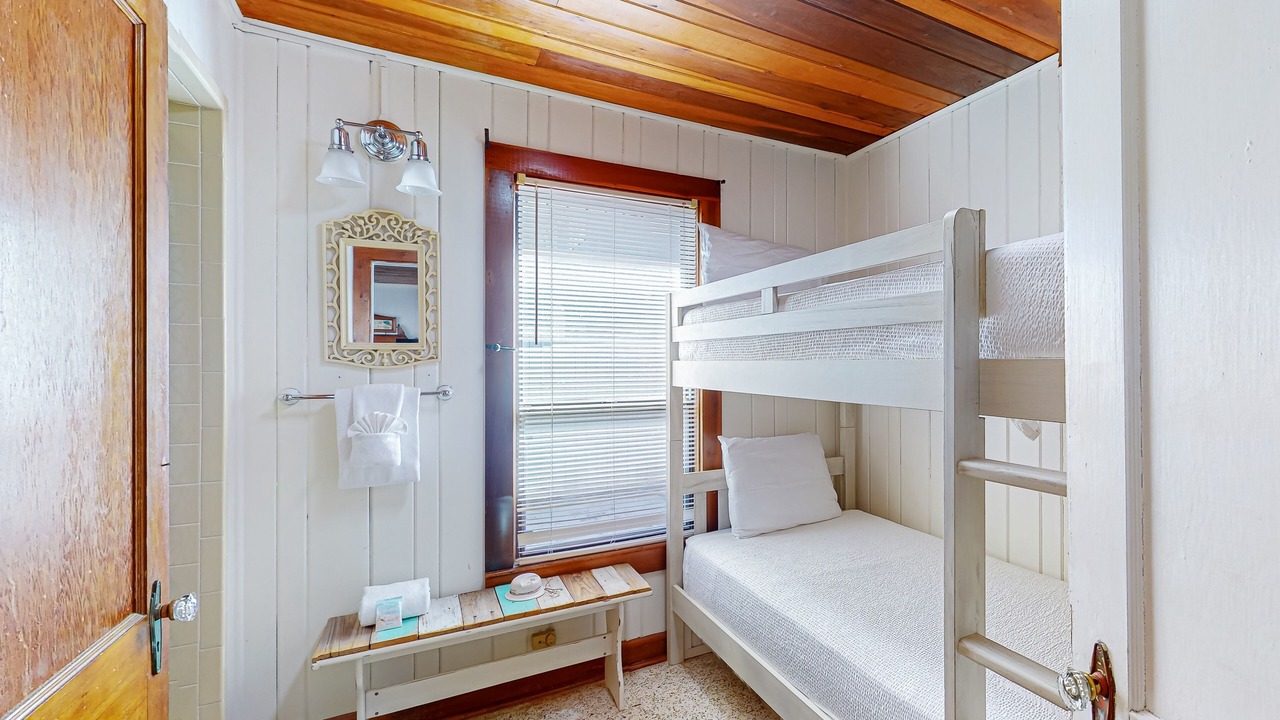 Photo of Bedroom in Bahama Beach