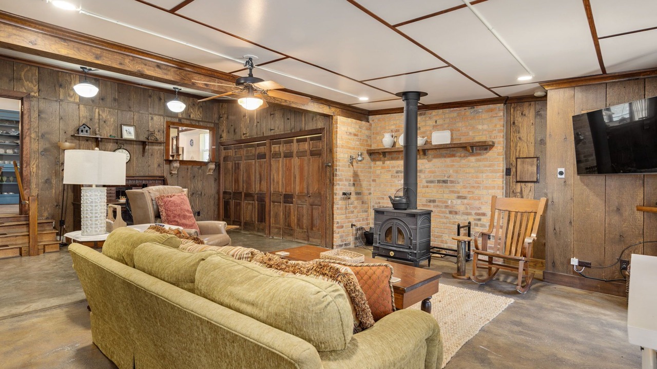 Photo of Livingroom in Milton
