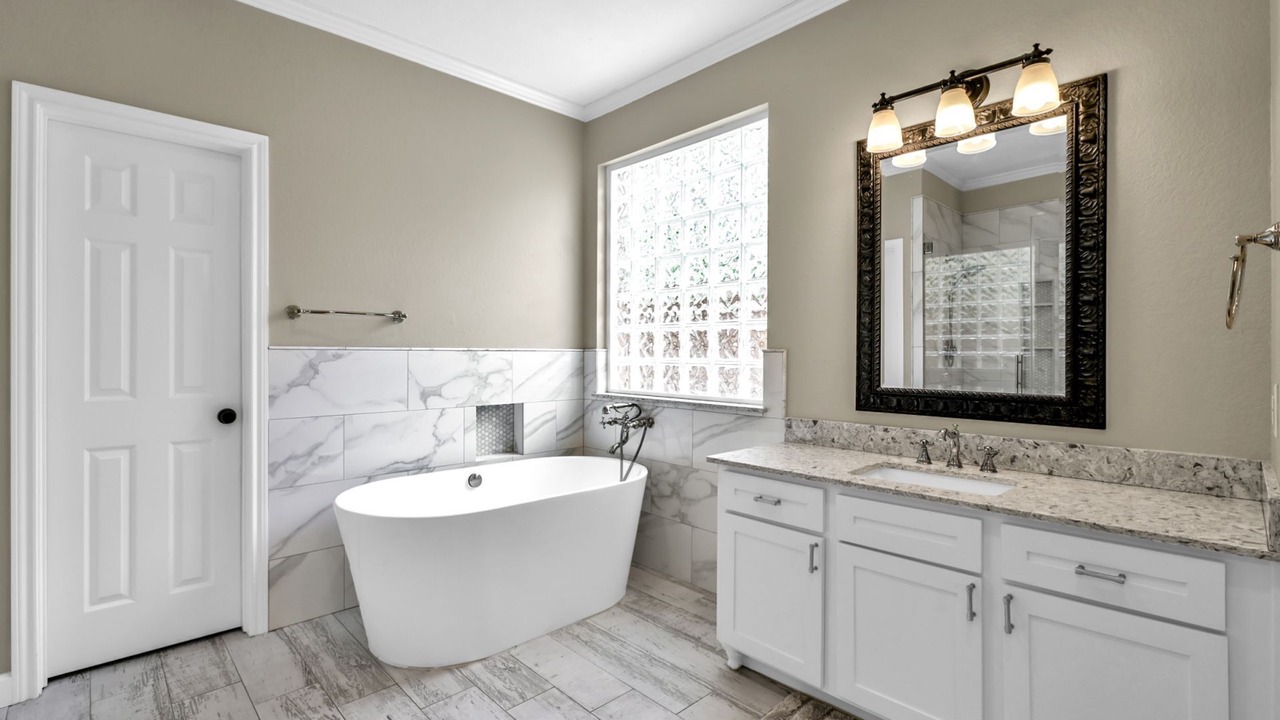 Photo of Bathroom in Alden Bridge