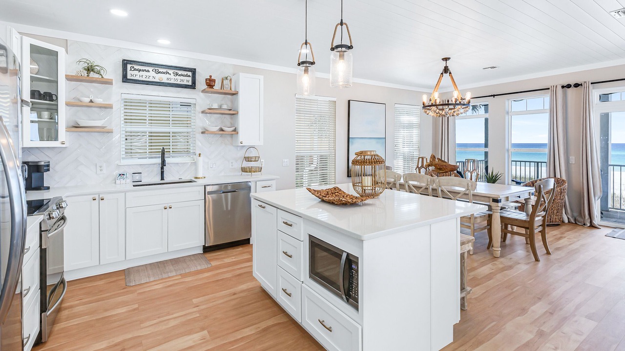 Photo of Kitchen in Laguna Beach Estates