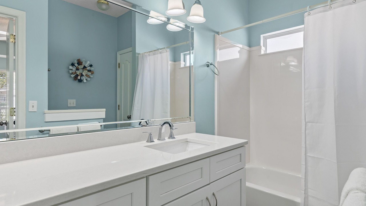 Photo of Bathroom in Clipper Cove