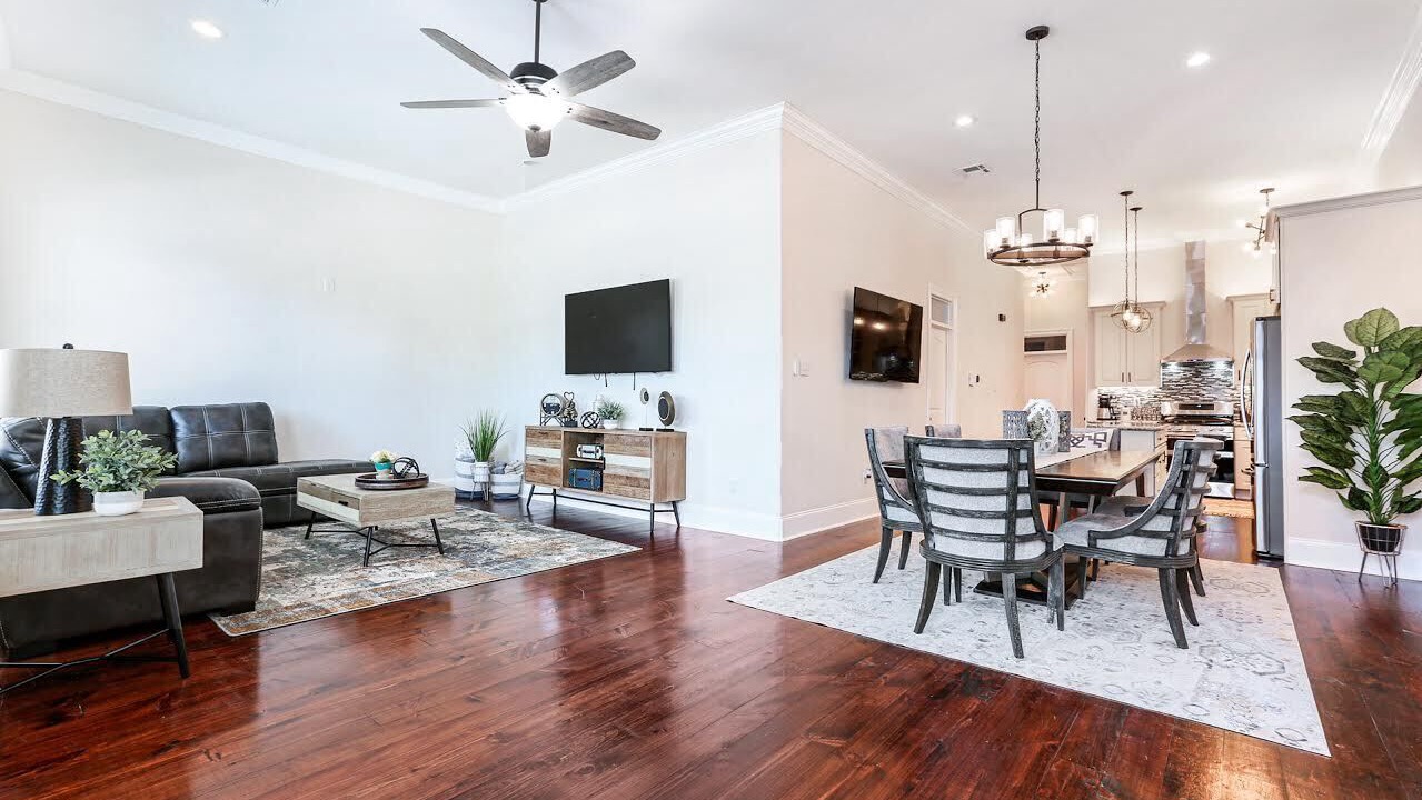 Photo of Livingroom in Mid-City
