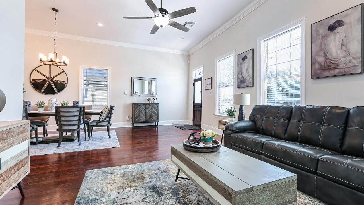 Photo of Livingroom in Mid-City