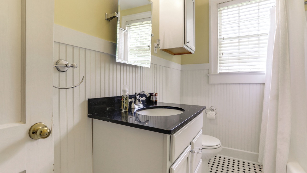 Photo of Bathroom in Highlands - Perkins